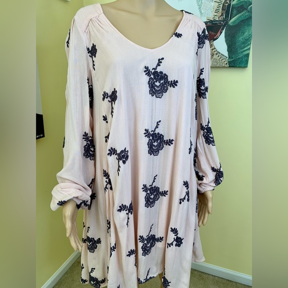 💫HP‼️💫 FREE PEOPLE “Emma” Embroidered Swing Dress in Blush Pink, Size Large - Picture 10 of 15